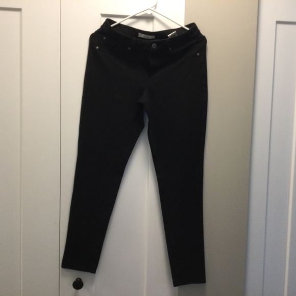 Like New Condition Black Skinny Jeans - Picture 1 of 7